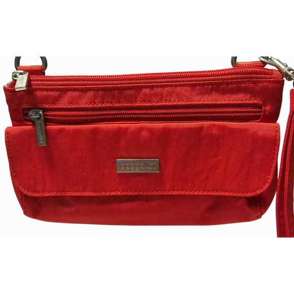 Baggallini Mini Red Crossbody Wristlet Detachable Strap Pockets - Picture 3 of 9
